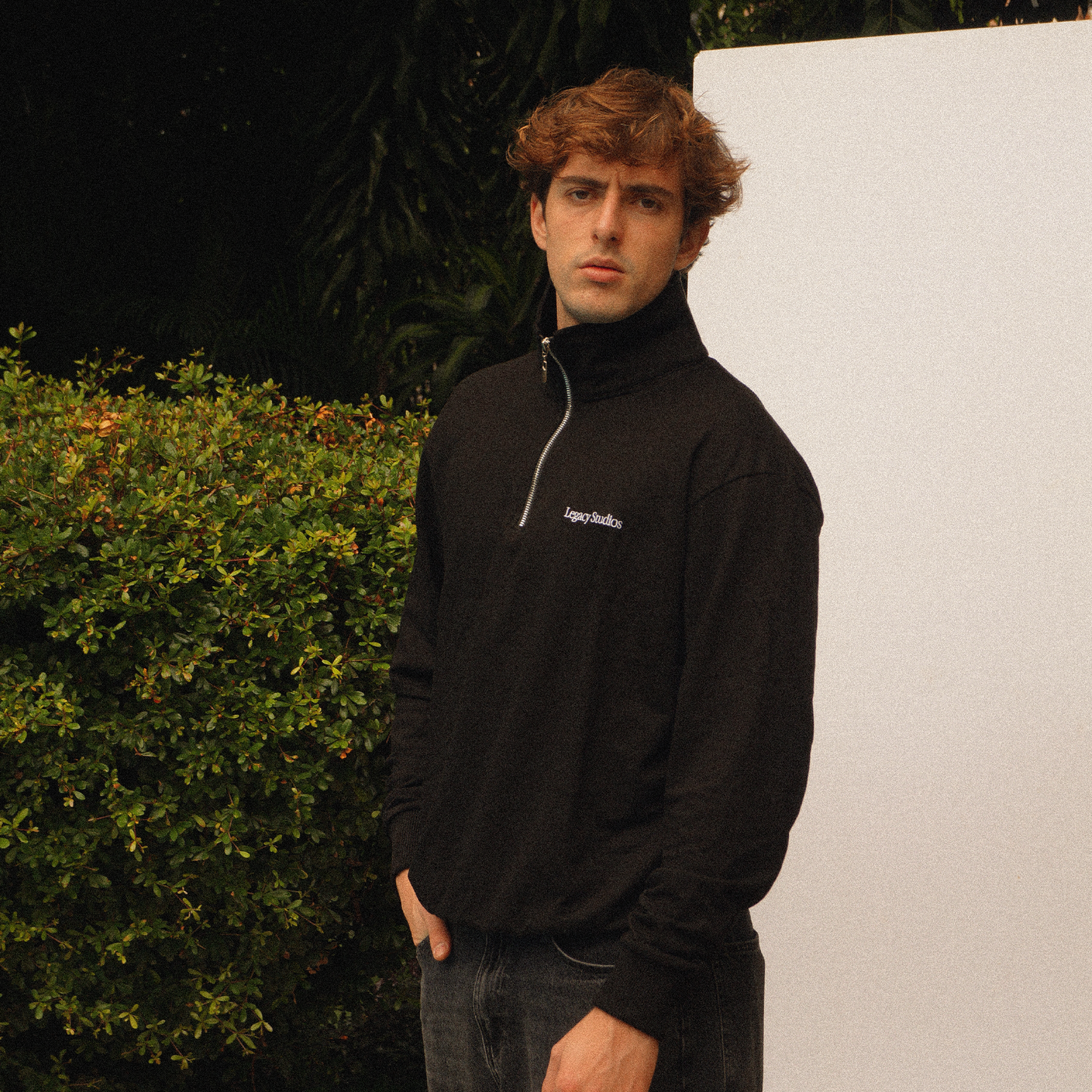 STUDIOS HALFZIP BLACK